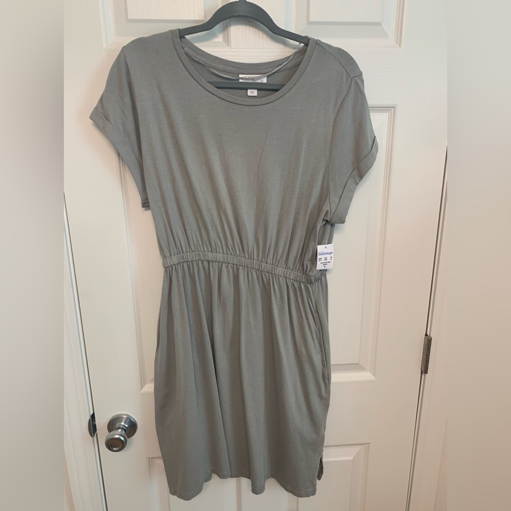 Morgan Taylor light grey stretchy dress with pockets. New. XL